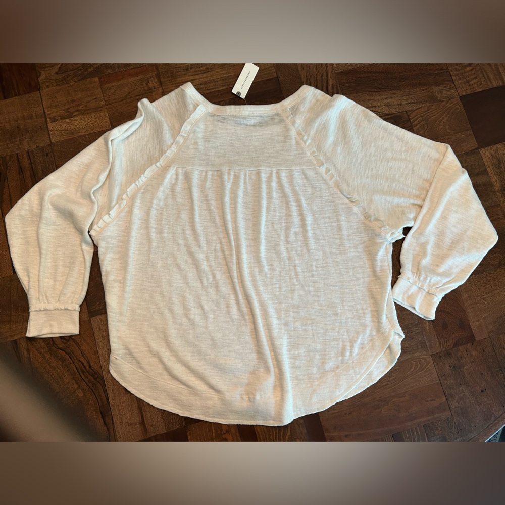 Pilcro Ruffled Raglan Thermal Top Size M - Picture 2 of 4